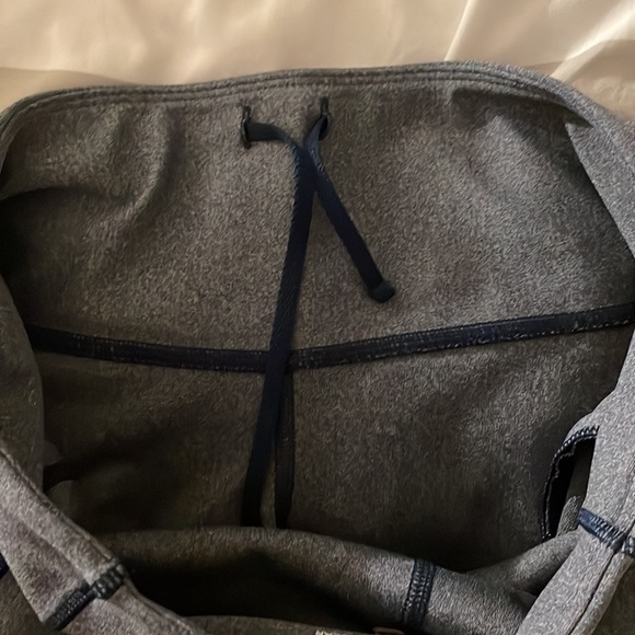 Under Armour Heatgear compression 3/4 length leggings, size M - Picture 6 of 6